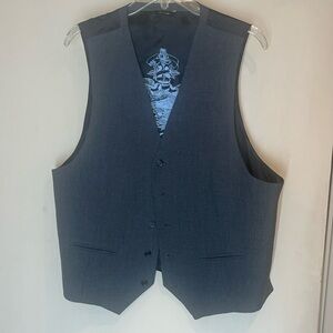 Eighty Eight men’s vest size XL grey front and black back / preowned.
